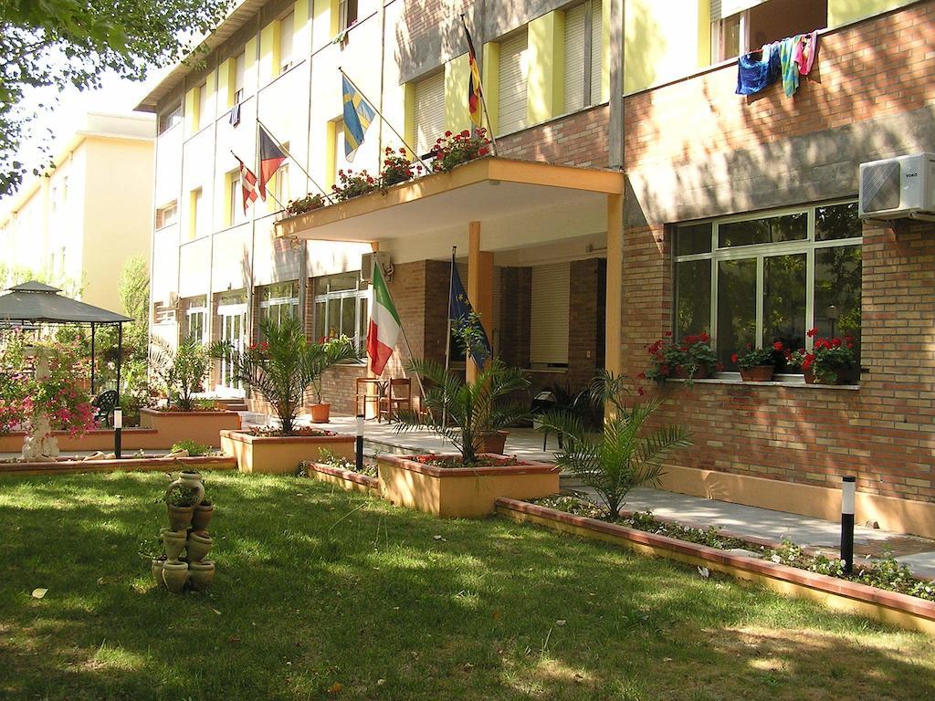 Villaggio Accademia Чезенатико Экстерьер фото