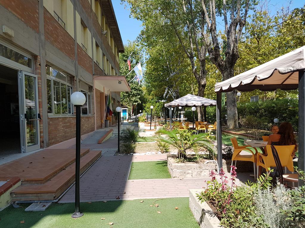 Villaggio Accademia Чезенатико Экстерьер фото